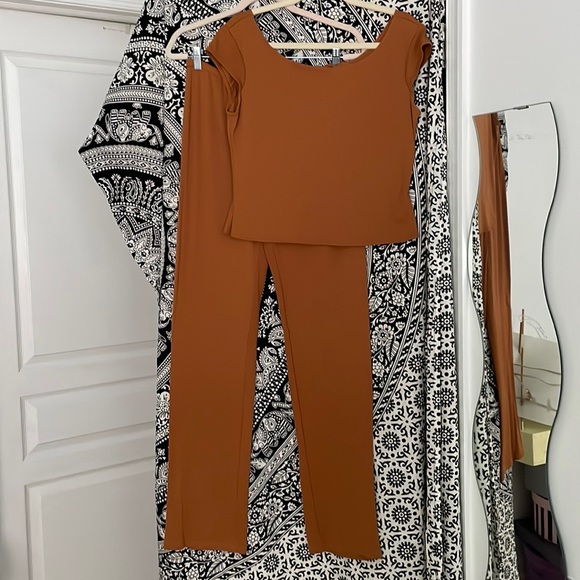 LAUNDRY BY SHELLI SEGAL NUTMEG NYLON SPANDEX TOP AND PANTS - Picture 2 of 14